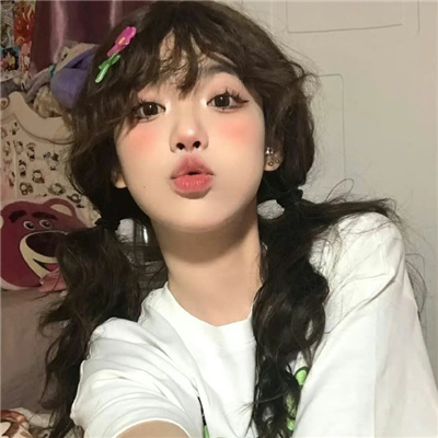 香港伴游女生卞寄蕾的资料